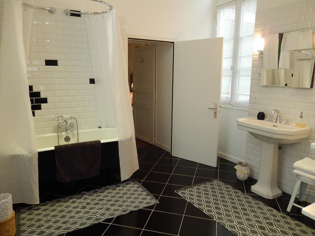 Maison Bossoreil Bed & Breakfast Angers Bagian luar foto