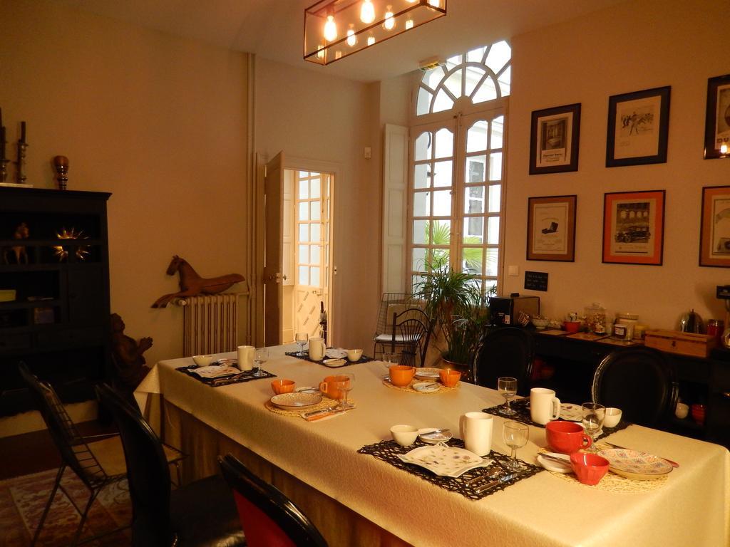 Maison Bossoreil Bed & Breakfast Angers Bagian luar foto